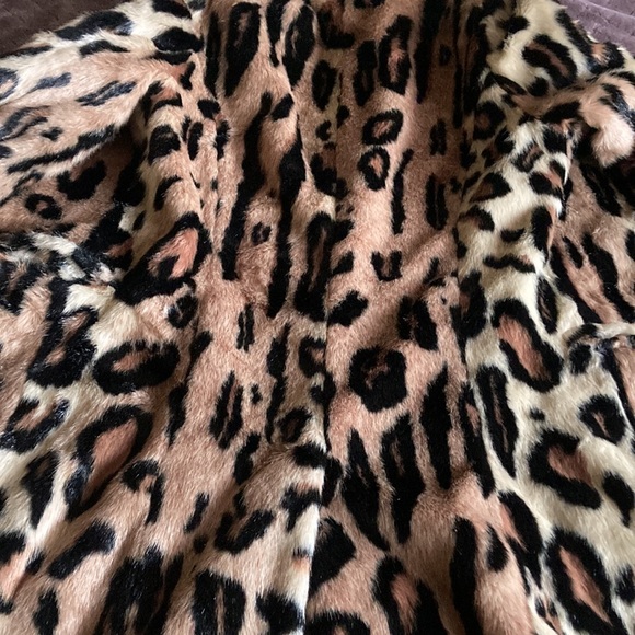 Kendall & Kylie Leopard Coat - Picture 6 of 9